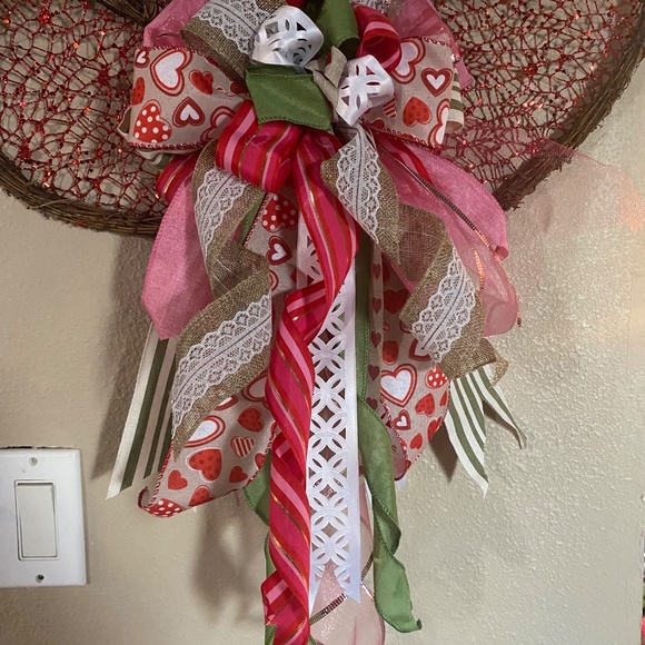 Beautiful double heart Valentine’s Day wreath - Picture 5 of 9